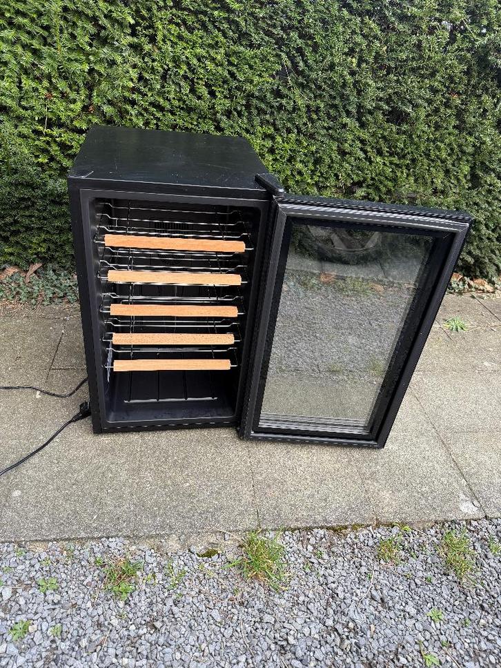 Cave à vin vitrée 28 bouteilles, Electroménager, Électroménager & Équipement Autre, Utilisé, Enlèvement