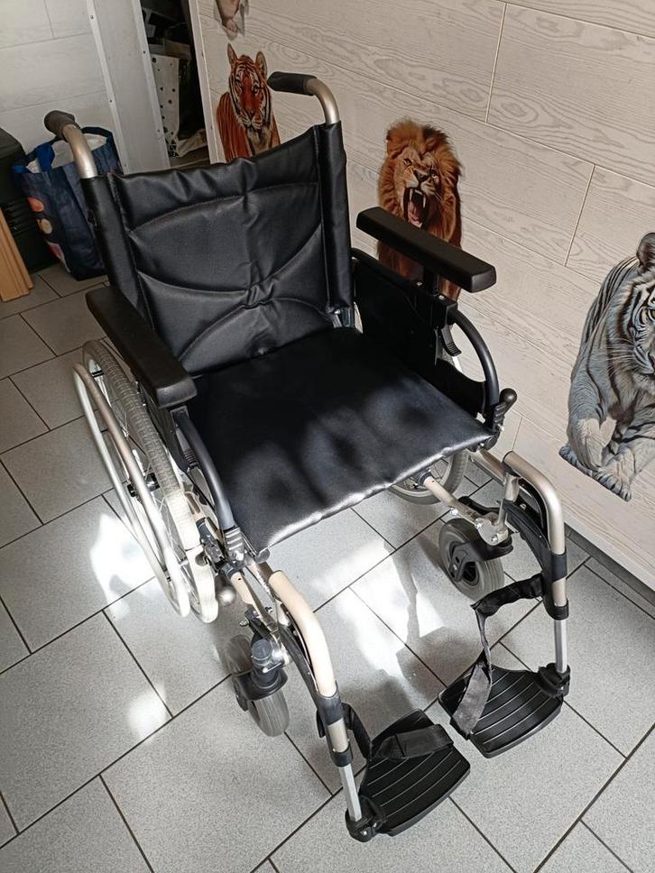 Chaise roulante pliable VERMEIREN V300 47cm assise état neuf, Divers, Chaises roulantes, Enlèvement