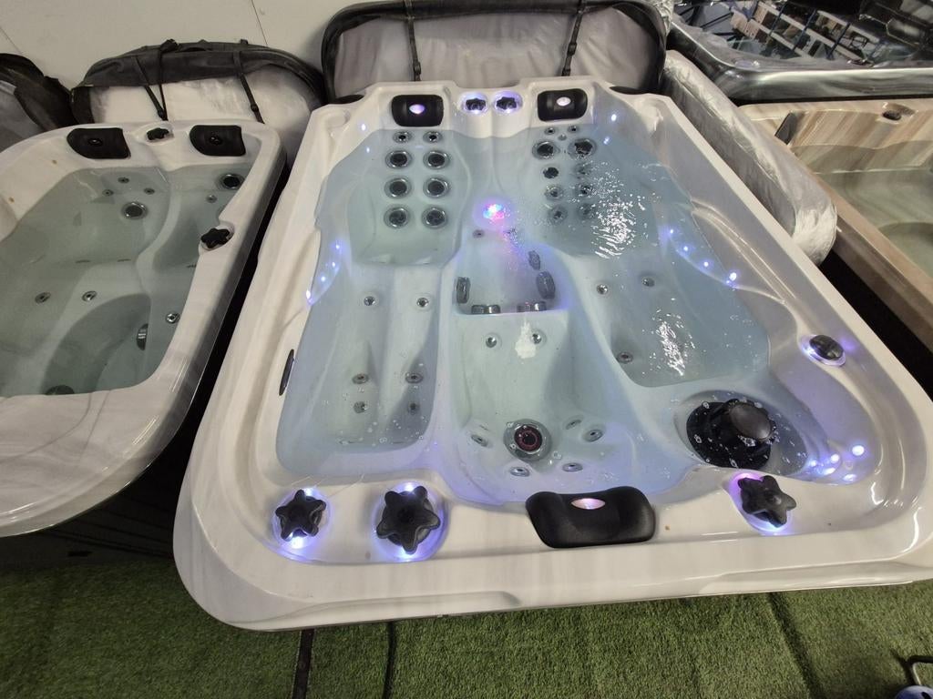 2 LIGPLAATSEN ‼️NIEUWSTE MODEL VELE MASSAGE JETS, Tuin en Terras, Bubbelbaden en Hottubs, Ophalen of Verzenden