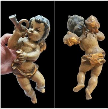 Polychrome houten putto „engel” beschikbaar voor biedingen
