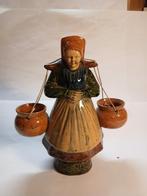 Vlaams Aardewerk , waterdraagster gekruiste handen, Antiek en Kunst, Antiek | Keramiek en Aardewerk, Ophalen of Verzenden