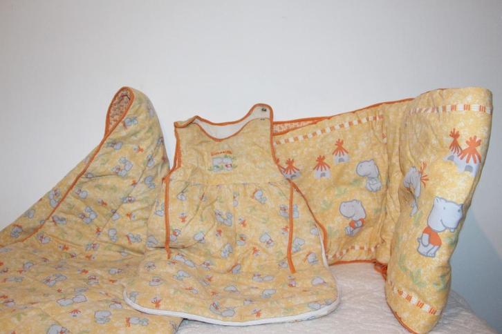Babybedset: slaapzak + deken + kinderbedbumper, Kinderen en Baby's, Kinderkamer | Beddengoed, Gebruikt, Deken of Dekbed, Oranje
