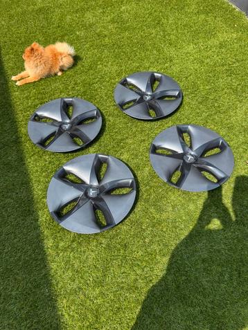 Tesla aero 18inch wieldoppen orgineel beschikbaar voor biedingen