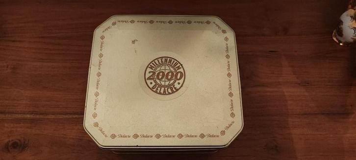 blikken doos, milleniumdoos delacre, Verzamelen, Blikken, Zo goed als nieuw, Ophalen of Verzenden