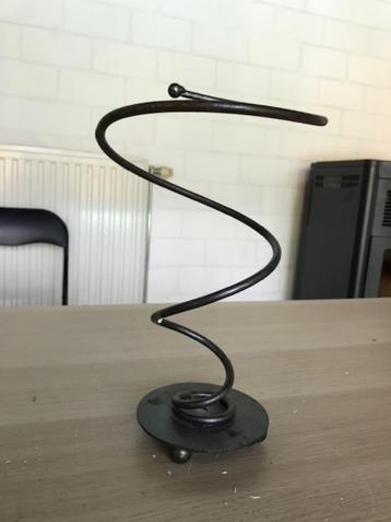 Metalen geraamte om zelf iets rond te maken : lamp,…. beschikbaar voor biedingen