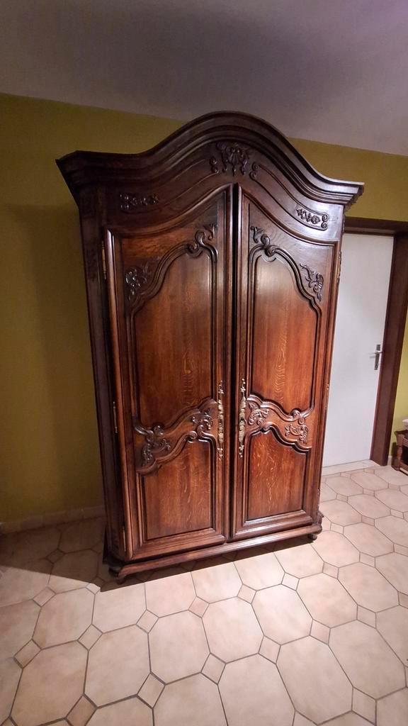 Massief Eiken houten kast met prachtig houtsnijwerk, Antiek en Kunst, Antiek | Meubels | Kasten, Ophalen