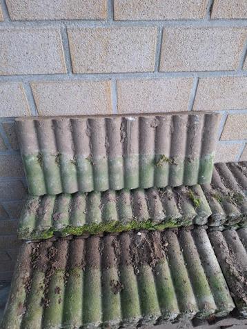 Pak van 50 betonnen boordstenen beschikbaar voor biedingen