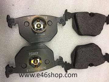REMBLOKKEN ACHTER BMW E35 M5 E31 850i OE 34212227325 beschikbaar voor biedingen