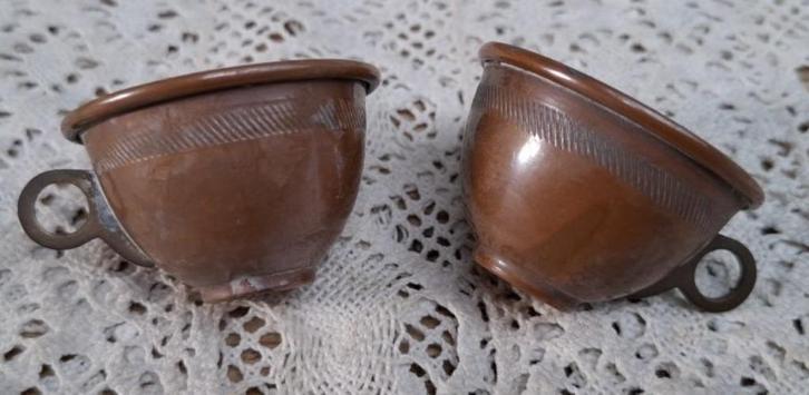 2 Vintage rood koperen miniatuur kopjes voor poppenhuis, Verzamelen, Poppenhuizen en Toebehoren, Gebruikt, Poppenhuis, Ophalen of Verzenden