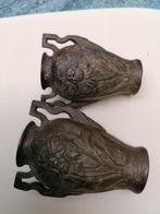 2 zeer oude bronzen kleine vaasjes zeldzame vondst., Antiek en Kunst, Curiosa en Brocante, Ophalen