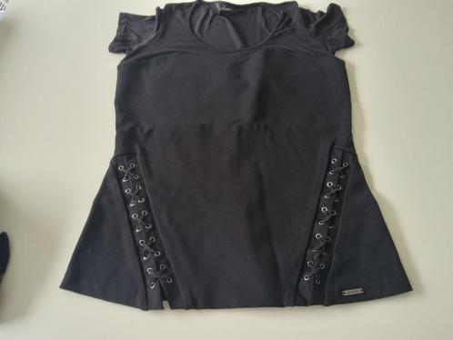 Zwarte t-shirt Guess, Kleding | Dames, T-shirts, Zo goed als nieuw, Maat 38/40 (M), Zwart, Korte mouw, Ophalen of Verzenden