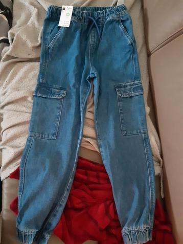 NIEUWE jeansbroek beschikbaar voor biedingen