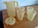 Plastic maatbeker met 4 bekers, Huis en Inrichting, Ophalen of Verzenden, Zo goed als nieuw, Geel, Beker of Kan