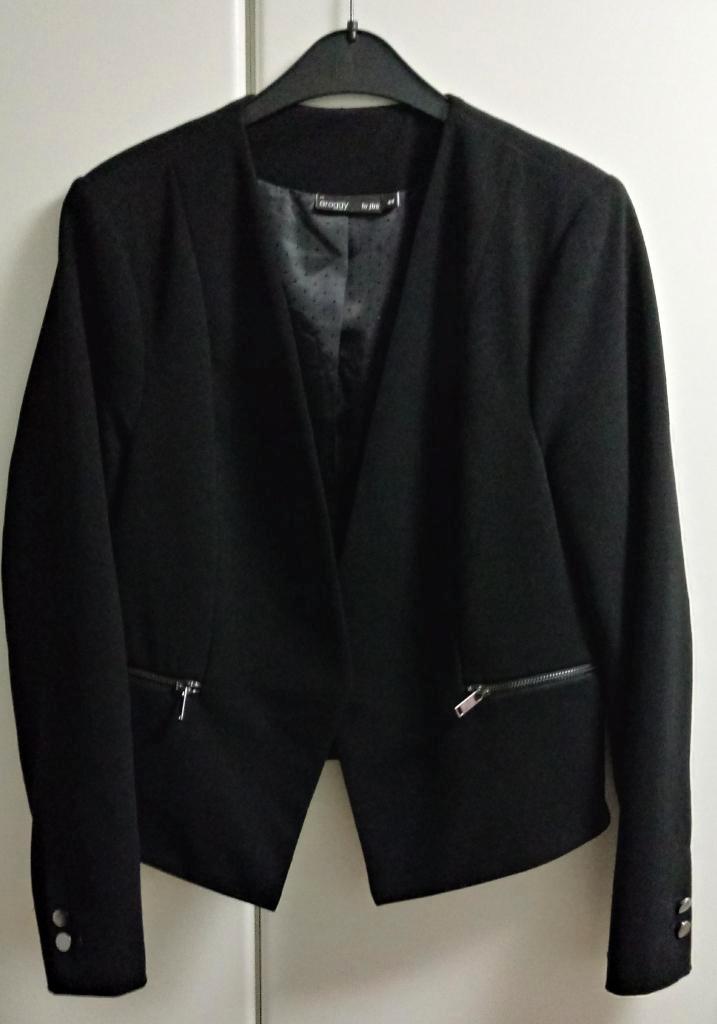 Zwarte blazer zonder kraag en zonder sluiting, maat 44, Vêtements | Femmes, Vestes & Costumes, Comme neuf, Taille 42/44 (L), Enlèvement ou Envoi