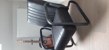 Fauteuil industriële look. beschikbaar voor biedingen