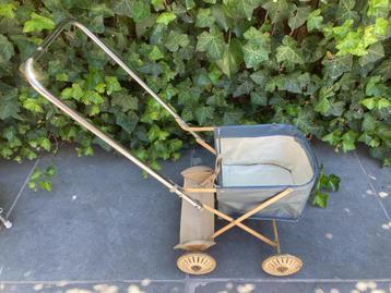antieke poppencharette/poppenwagen uit de jaren 40-50 beschikbaar voor biedingen