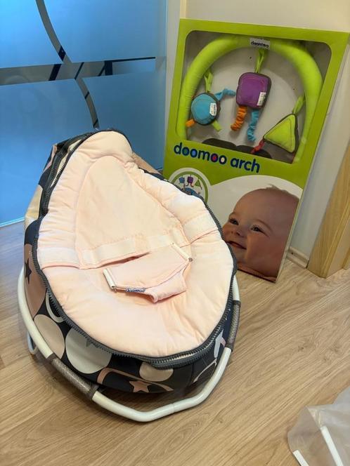 Doomoo Seat roze + swing + arch/speelboog, Kinderen en Baby's, Wipstoeltjes, Zo goed als nieuw, Schommelstoel, Overige merken