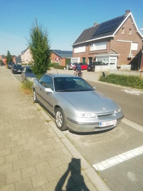 Calibra oldtimer. Met weinig km, Autos, Opel, Particulier, Calibra, Essence, Boîte manuelle, Argent ou Gris, Carnet d'entretien