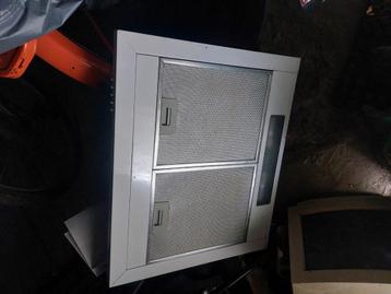 a vendre hotte avec 2 filtre  beschikbaar voor biedingen