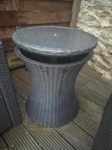 Table glacière extérieur  beschikbaar voor biedingen
