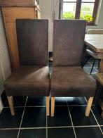 2 mooie eetkamerstoelen in bruin namaak-suède, Ophalen, Zo goed als nieuw, Bruin