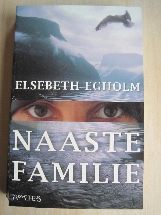 041 - Naaste familie - Elsebeth Egholm, Boeken, Thrillers, Zo goed als nieuw, Scandinavië, Verzenden