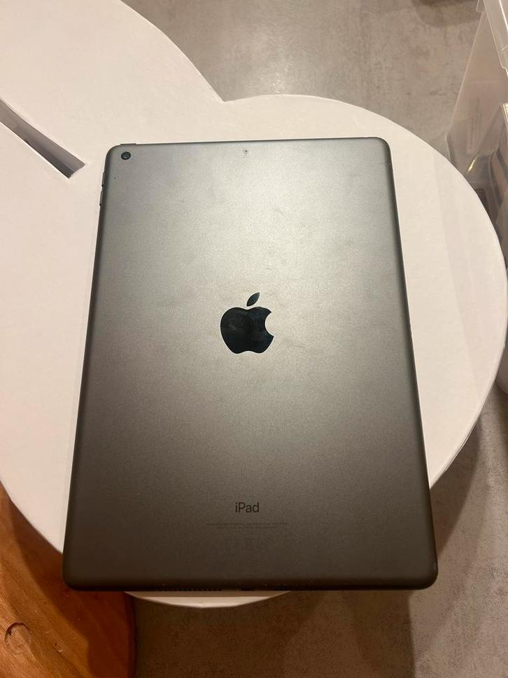 Ipad Apple 9e génération 64 Gb, Informatique & Logiciels, Apple iPad Tablettes, Utilisé, Apple iPad, Wi-Fi, 10 pouces, 64 GB, Gris