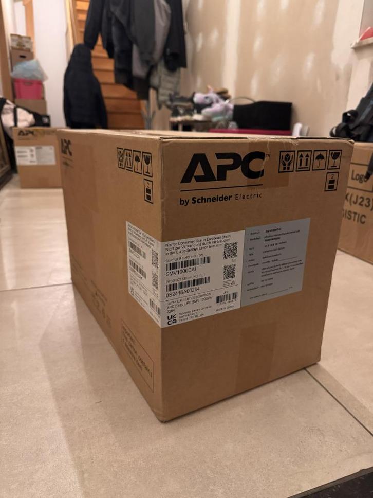 APC Easy UPS SMV1000CAI – 1000 VA / 700 W – 230 V – Neuf, Computers en Software, Noodvoedingen (UPS), Nieuw, Ophalen of Verzenden