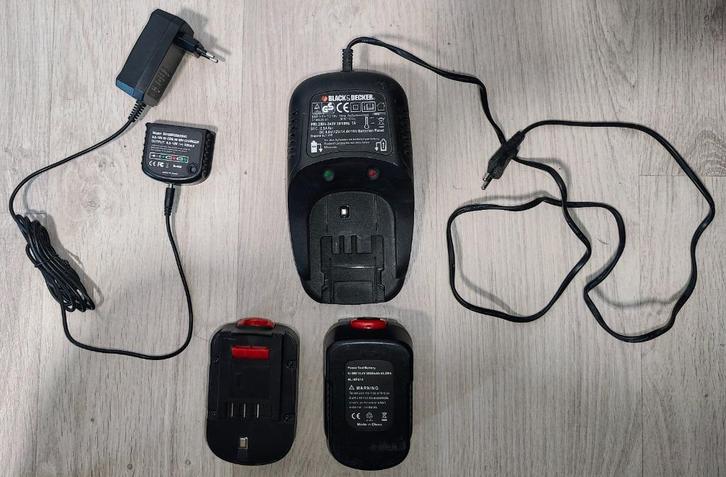 BLACK&DECKER - 2 batteries 3.0000mAh & 2 chargeurs, Auto-onderdelen, Accu's en Toebehoren, Gebruikt, Ophalen
