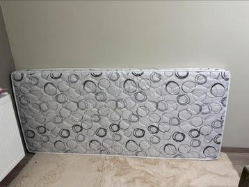 Matelas 90x200cm 14 cm épaisseur beschikbaar voor biedingen