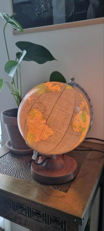 Ancien globe illuminé., Enlèvement, Lumineux, Utilisé