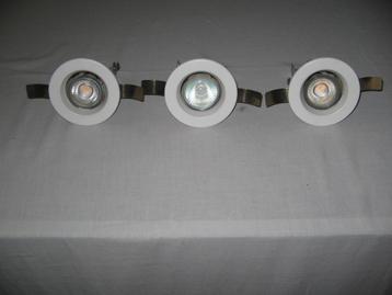 Spots inbouw 3 stuks + led lampjes beschikbaar voor biedingen