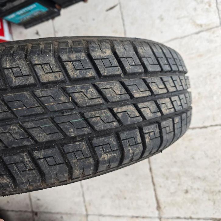 Nieuwe band MICHELIN 185/70 R14 88H MXV3A, Auto diversen, Autosport-onderdelen, Nieuw, Ophalen of Verzenden