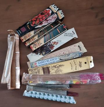 Wierook (ongeveer) 250 stuks + wierookbrander (de kavel) beschikbaar voor biedingen