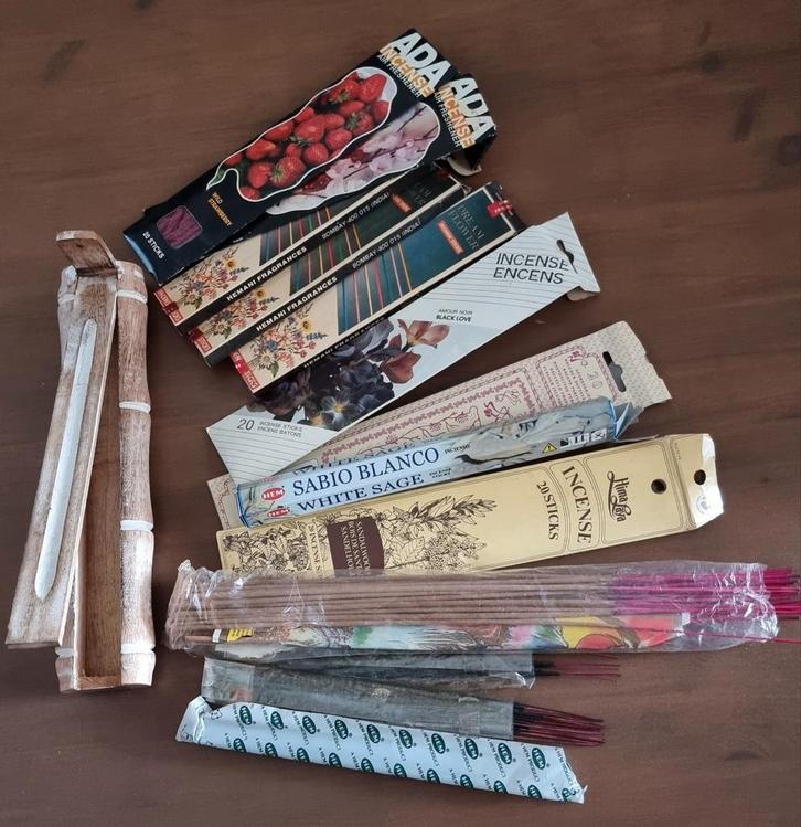Wierook (ongeveer) 250 stuks + wierookbrander (de kavel), Huis en Inrichting, Woonaccessoires | Kandelaars en Kaarsen, Nieuw, Hout