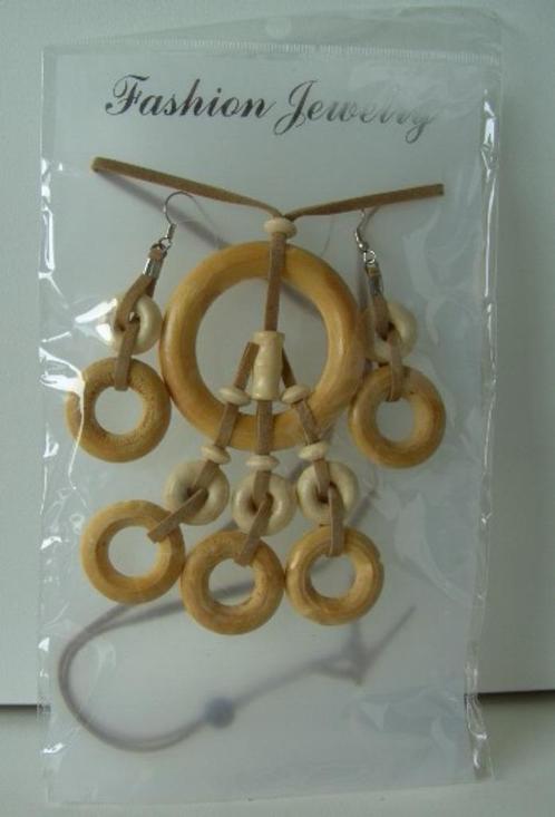 KETTING MET OORBELLEN HOUT (1) Licht bruin NIEUW, Handtassen en Accessoires, Kettingen, Nieuw, Kunststof, Bruin, Verstelbaar, Ophalen of Verzenden