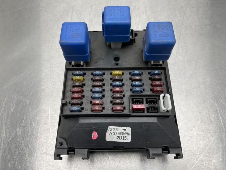 ZEKERINGKAST Nissan Patrol GR (Y61) (01-1997/03-2010), Auto-onderdelen, Elektronica en Kabels, Nissan, Gebruikt