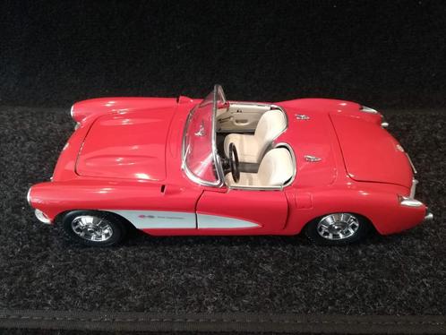 Chevrolet Corvette Roadster - 1957 - 1:18 - Burago, Hobby en Vrije tijd, Modelauto's | 1:18, Zo goed als nieuw, Auto, Burago, Ophalen of Verzenden
