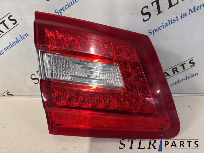 Feu arrière gauche d'un Mercedes E-Klasse, Autos : Pièces & Accessoires, Éclairage, Mercedes-Benz, Utilisé, 3 mois de garantie