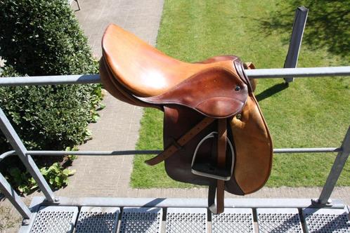paarden zadel van het merk Stübben met lederen singelriem, Dieren en Toebehoren, Paarden en Pony's | Zadels, Ophalen