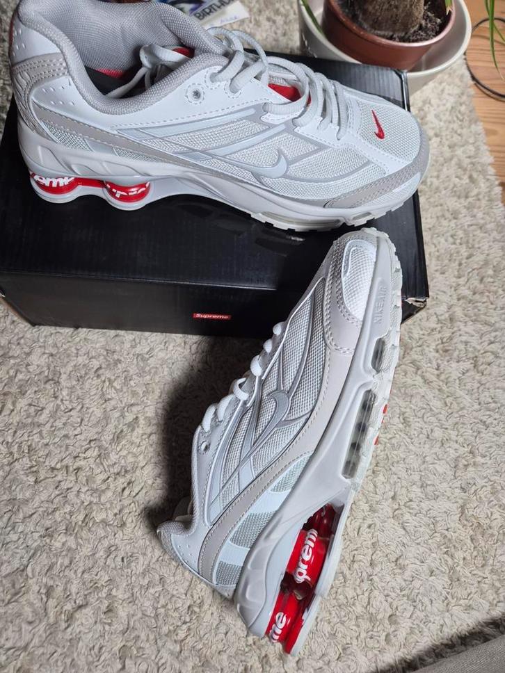 Nike Shox Ride 2 x Supreme, Sport en Fitness, Voetbal, Nieuw, Schoenen, Ophalen of Verzenden