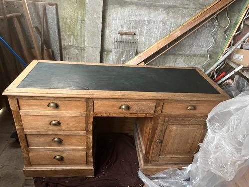 Antiek houten bureau met donkergroen lederen blad, Antiek en Kunst, Antiek | Kantoor en Zakelijk, Ophalen
