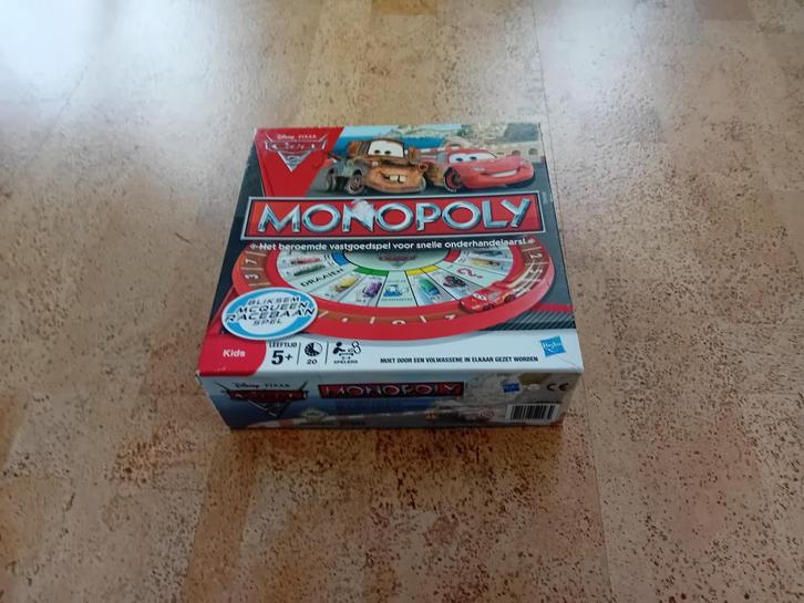 Monopoly: Cars 2 Lightning McQueen Race Track Game, Hobby en Vrije tijd, Gezelschapsspellen | Bordspellen, Gebruikt, Ophalen