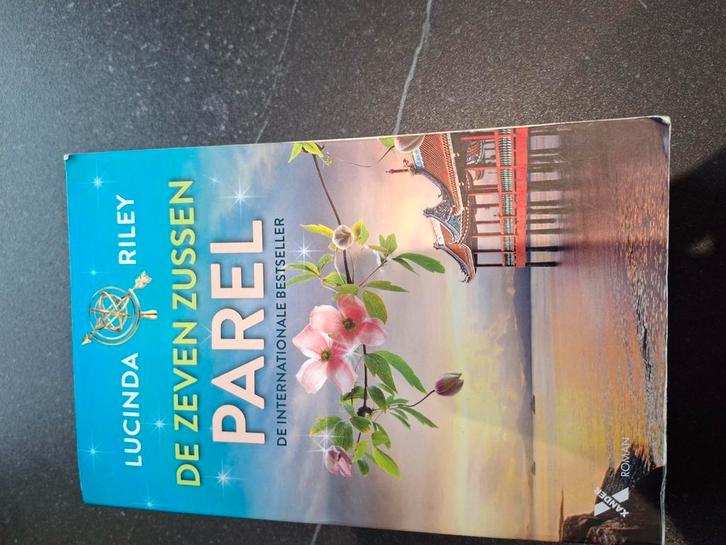 Lucinda Riley - Parel, Boeken, Literatuur, Zo goed als nieuw, Ophalen of Verzenden