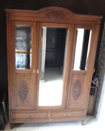 Oude garderobe beschikbaar voor biedingen