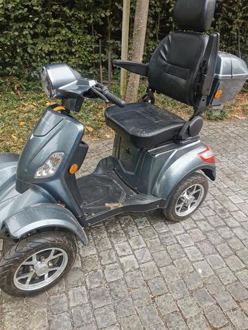Scootmobiel voor onderdelen met batteri en lader  beschikbaar voor biedingen