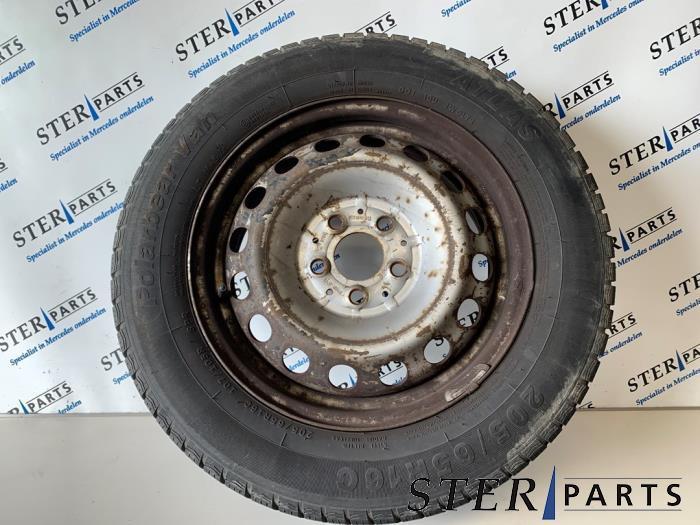 Velg + Band van een Mercedes Vito, Auto-onderdelen, Banden en Velgen, Personenwagen, Gebruikt, 3 maanden garantie, Ophalen of Verzenden