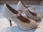 Escarpins beiges à talons « C’M PARIS » P : 39, Pumps, Beige, Ophalen of Verzenden, Zo goed als nieuw