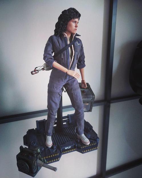 Figurine de collection Ellen Ripley Alien (Hot Toys) 1/6, Verzamelen, Film en Tv, Zo goed als nieuw, Film, Actiefiguur of Pop