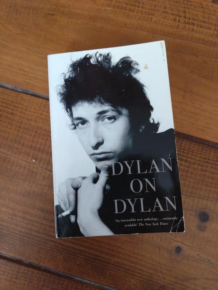 Boek 'Dylan on Dylan' - Jonathan Cott, Livres, Musique, Utilisé, Enlèvement ou Envoi